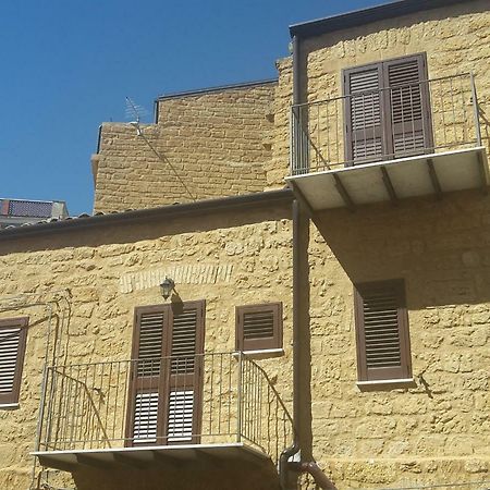 B&B A Due Passi Dal Centro Agrigento Luaran gambar